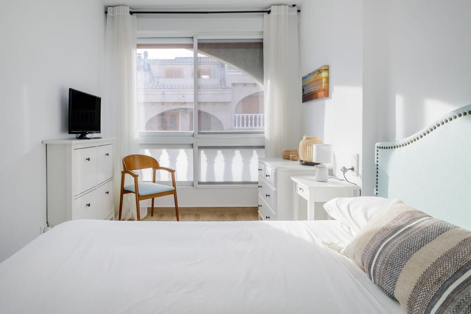 Property building, Living room, Bedroom