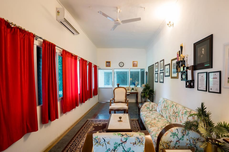 TV and multimedia, Seating area, air conditioner
