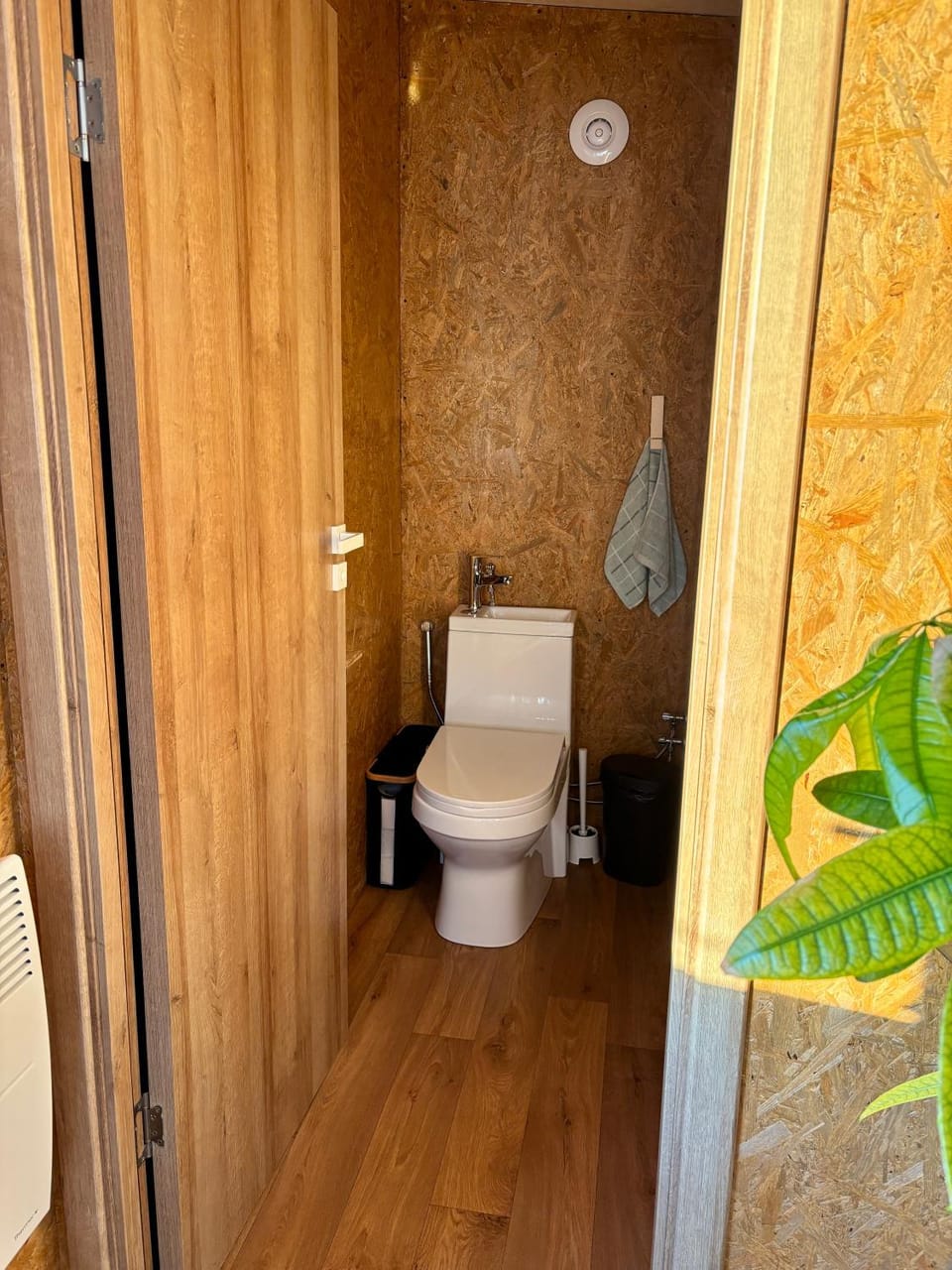 Toilet, bidet