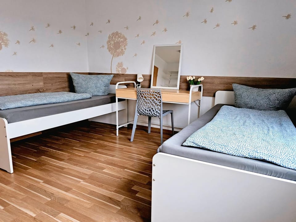 Bed, Seating area, Bedroom