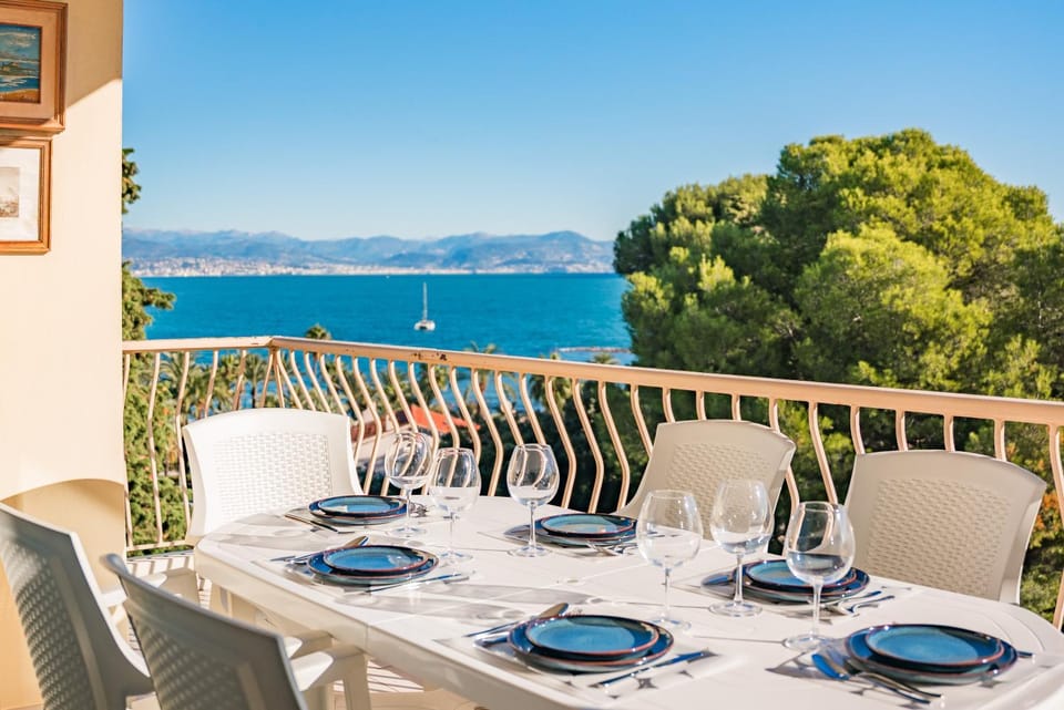Patio, City view, Sea view