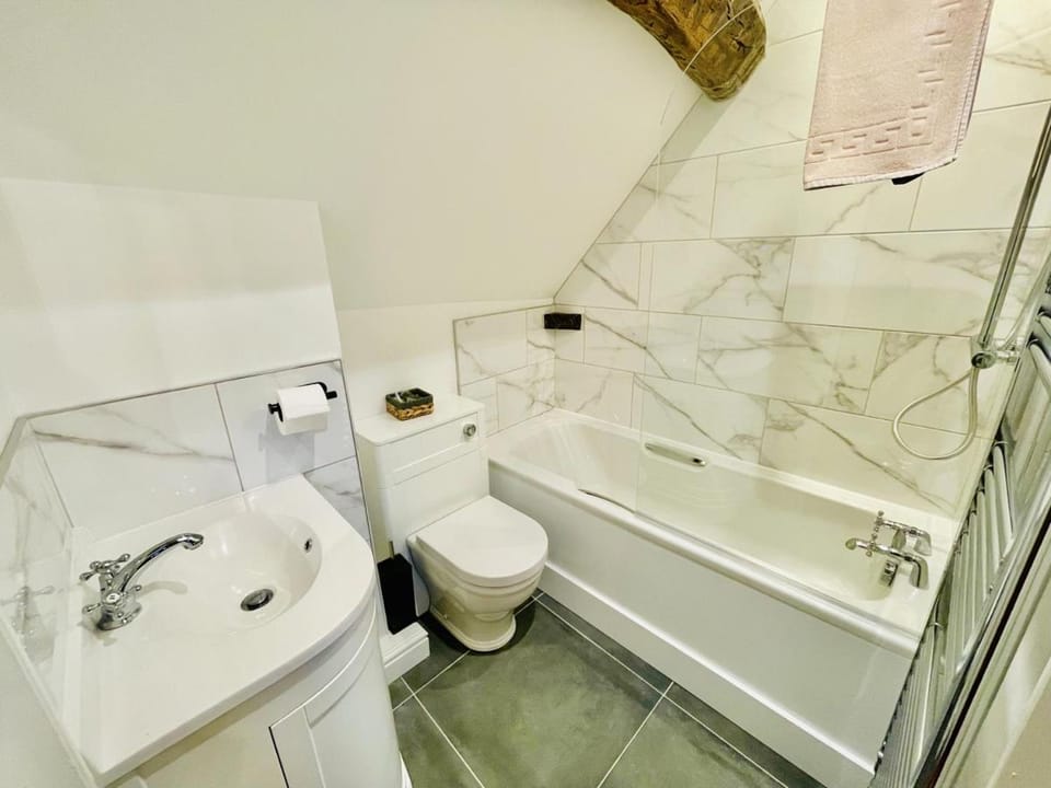 The White Lion Inn Bed and Breakfast in England