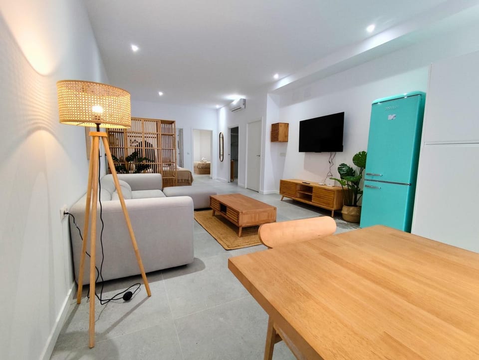 Communal lounge/ TV room, TV and multimedia, Living room, Photo of the whole room, Seating area, wardrobe