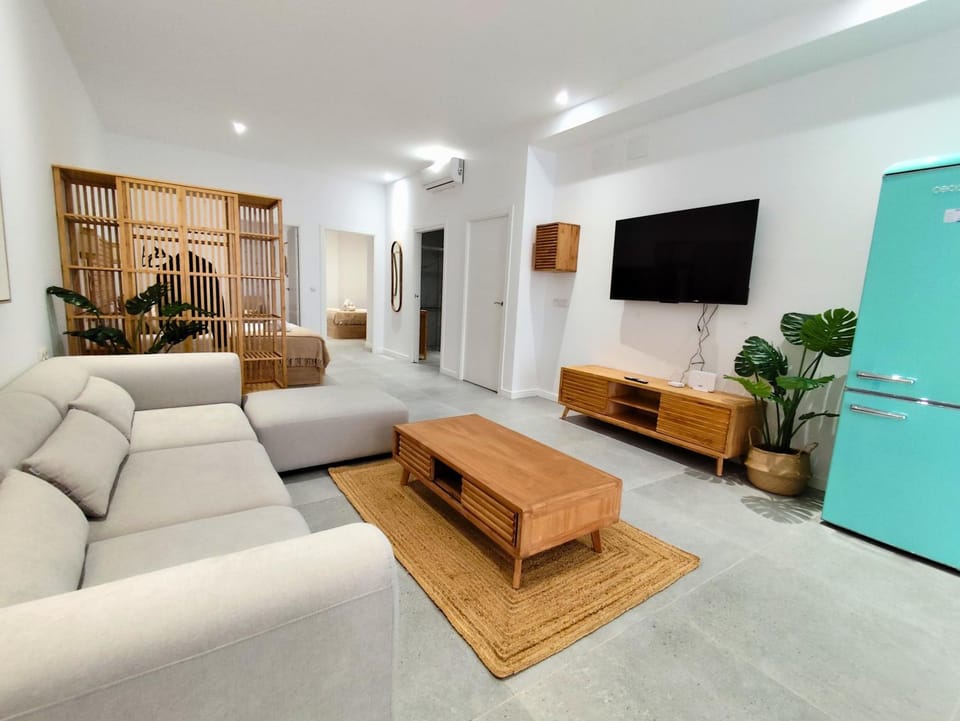 Communal lounge/ TV room, TV and multimedia, Living room, Seating area, Evening entertainment