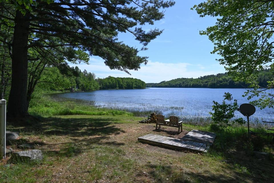 Authentic Maine Log CabinLakefrontKayaksPets Cabin in Dedham