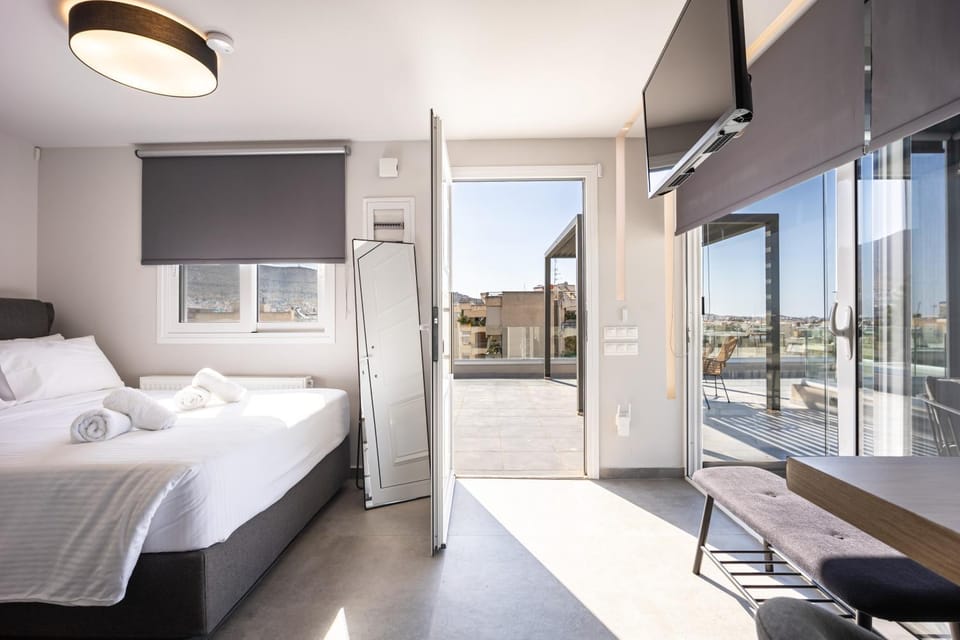 Bed, TV and multimedia, View (from property/room), Balcony/Terrace, Photo of the whole room, Bedroom, air conditioner