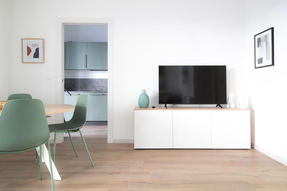 Communal lounge/ TV room, TV and multimedia, Living room, Seating area, Dining area, Evening entertainment