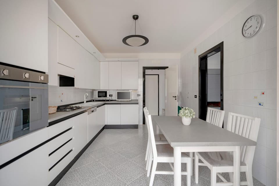 Property building, Kitchen or kitchenette, Living room