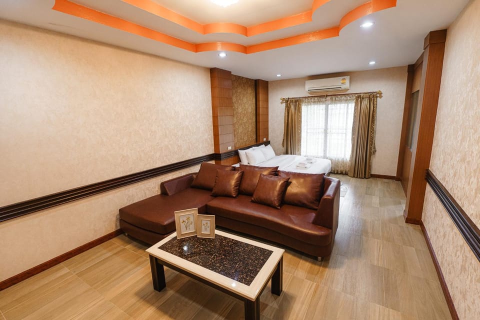 The Crystal Ranong Bed and Breakfast in Ranong, Khao Niwet, Mueang Ranong District, Ranong 85000, Thailand