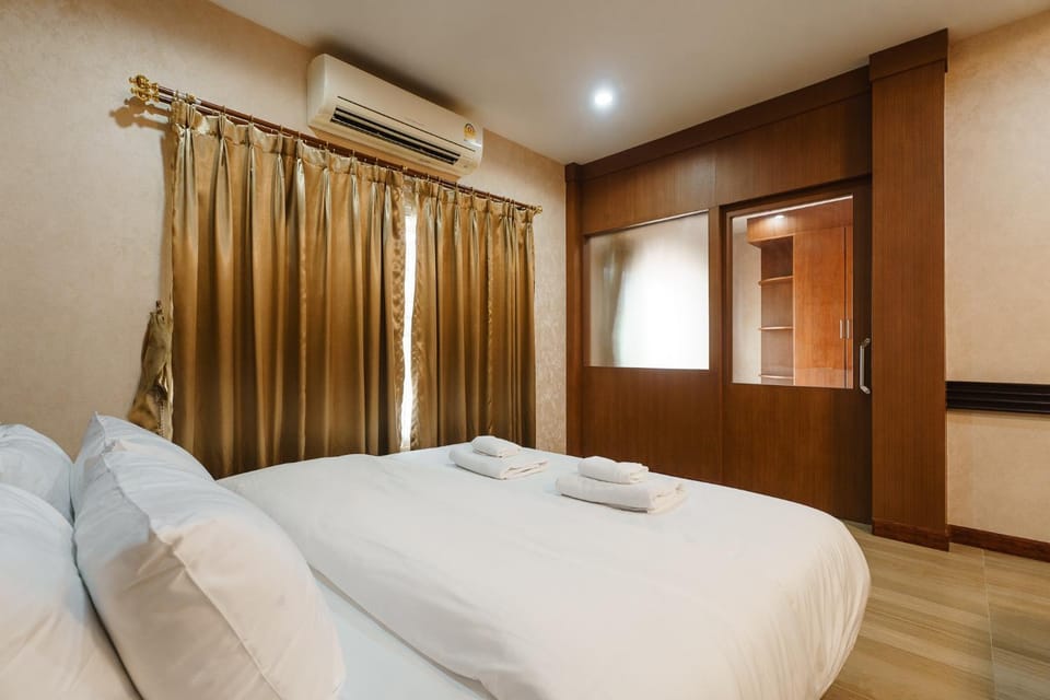 The Crystal Ranong Bed and Breakfast in Ranong, Khao Niwet, Mueang Ranong District, Ranong 85000, Thailand