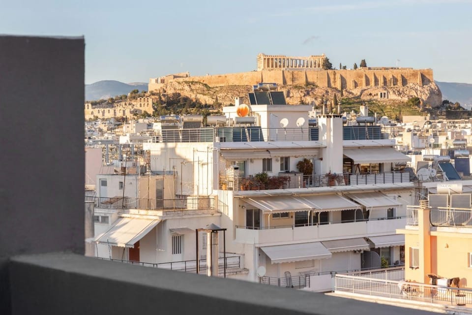 Property building, View (from property/room), Balcony/Terrace, Landmark view, Location