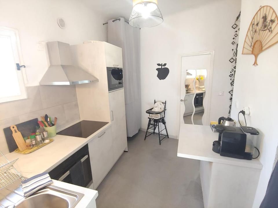 Petite Maison en face de la Tour Luma, 2 chambres House in Arles