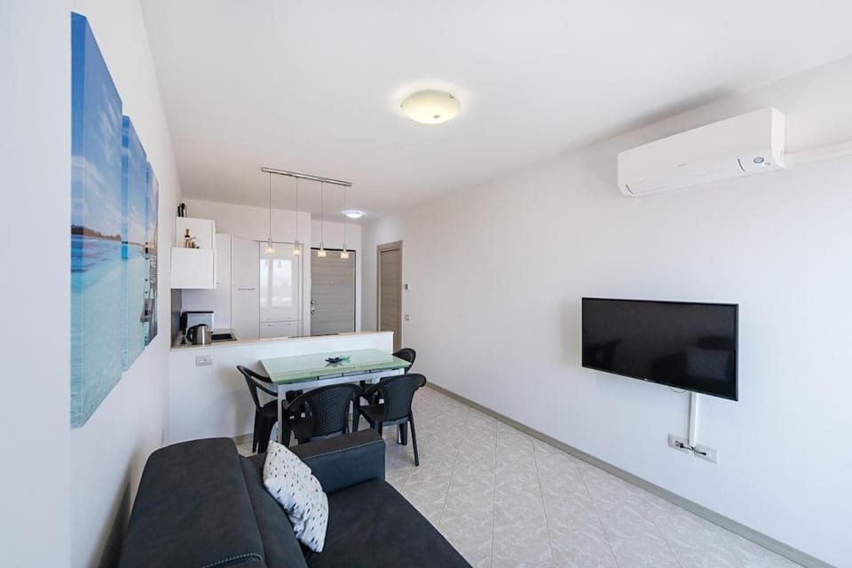 Garda SI lake view with pool Apartment in Desenzano del Garda