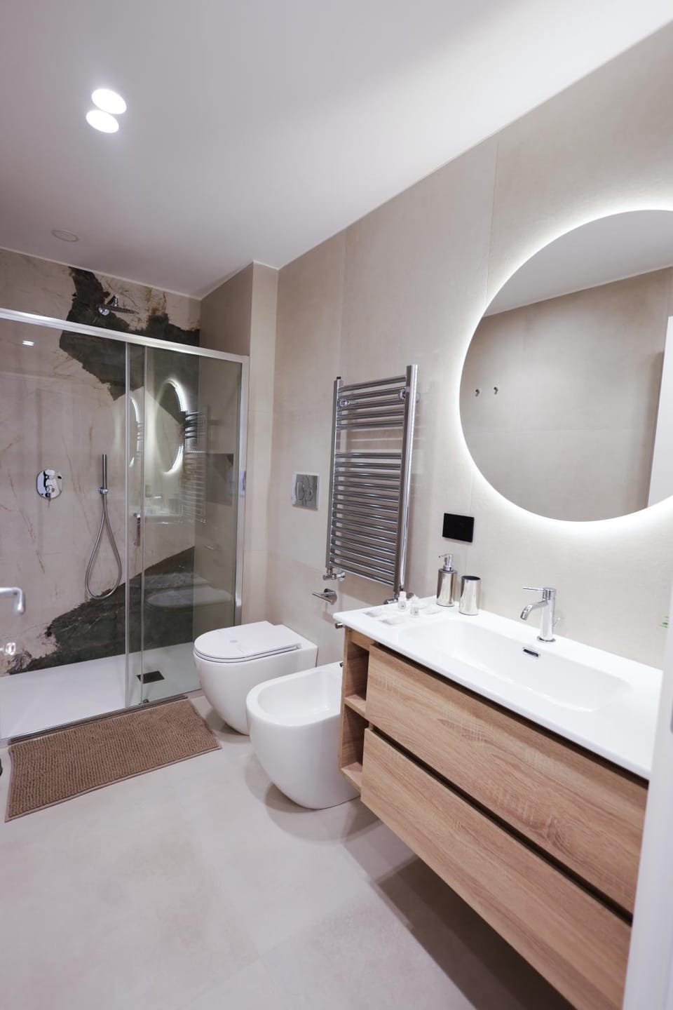 Shower, Toilet, Bathroom, bidet, towels