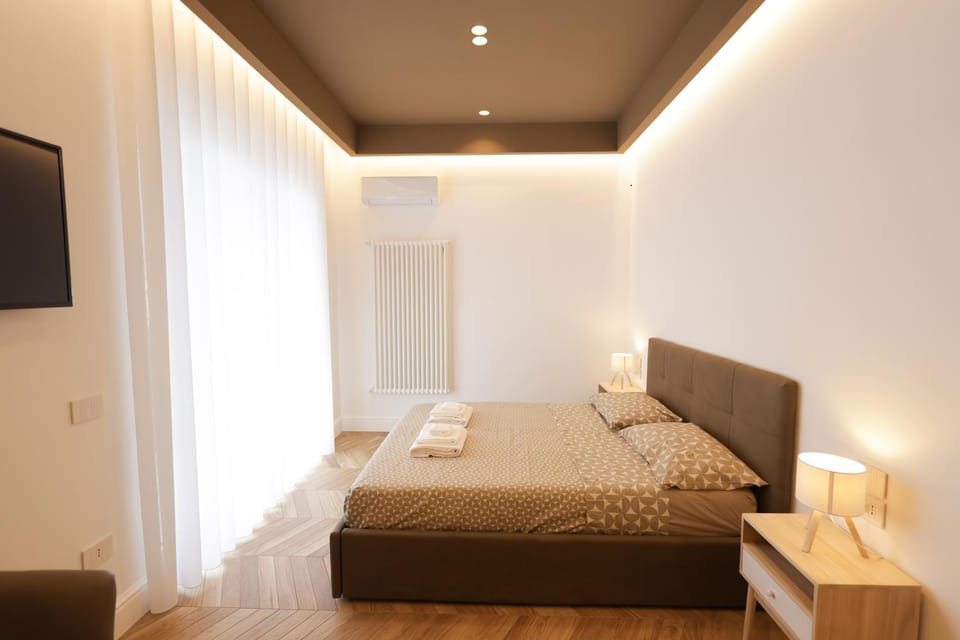 Bed, TV and multimedia, Photo of the whole room, Bedroom, air conditioner