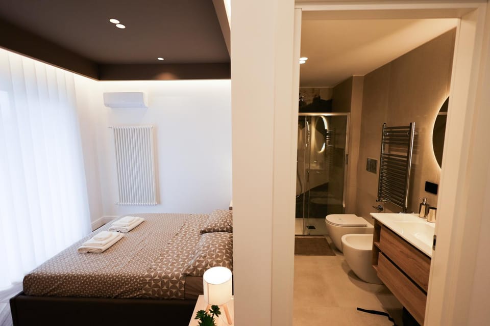 Bed, Bathroom, Photo of the whole room, Bedroom