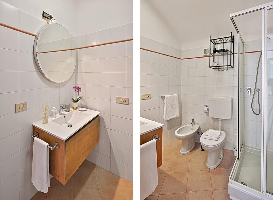 Shower, Toilet, Bathroom, bidet, towels