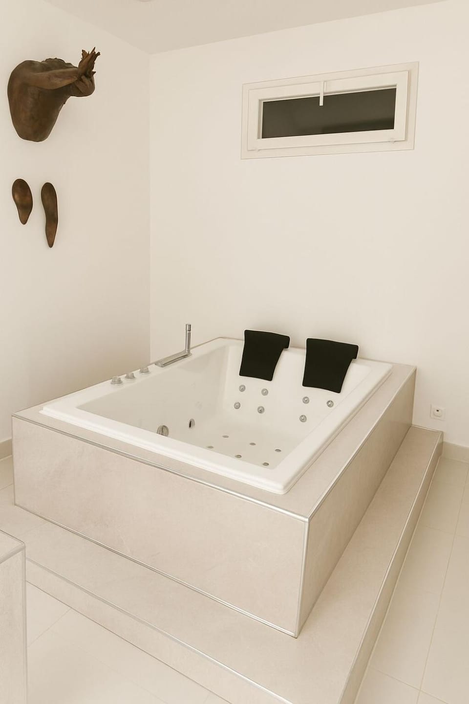 Suite Oléa & Private Jacuzzi Apartment in Île-de-France