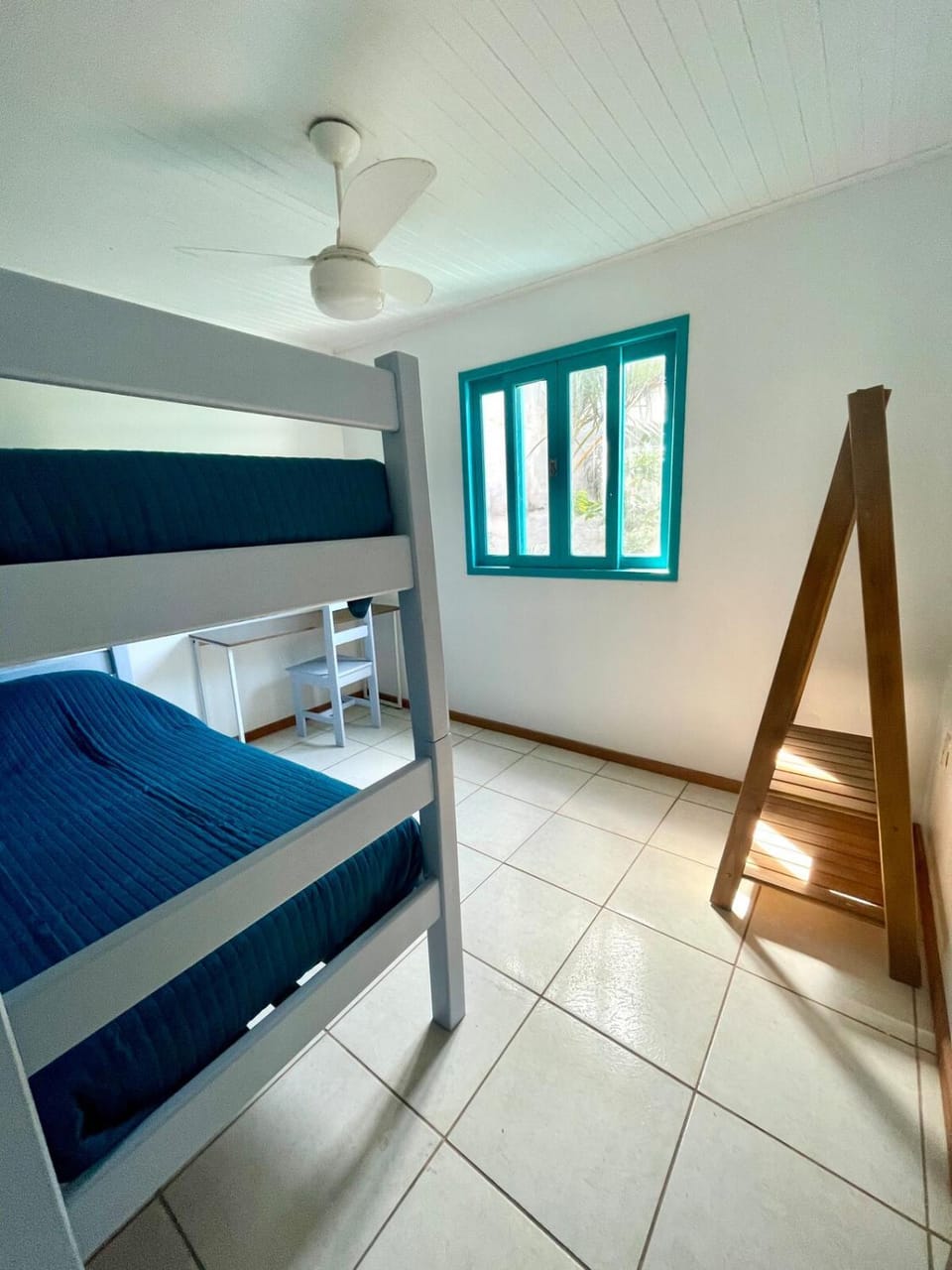 Bedroom, bunk bed