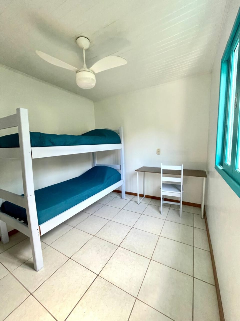 Bedroom, bunk bed