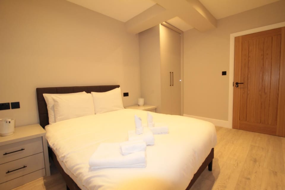 Fantastic two bed Flat With Free Private Parking in Acton Apartment in London Borough of Ealing