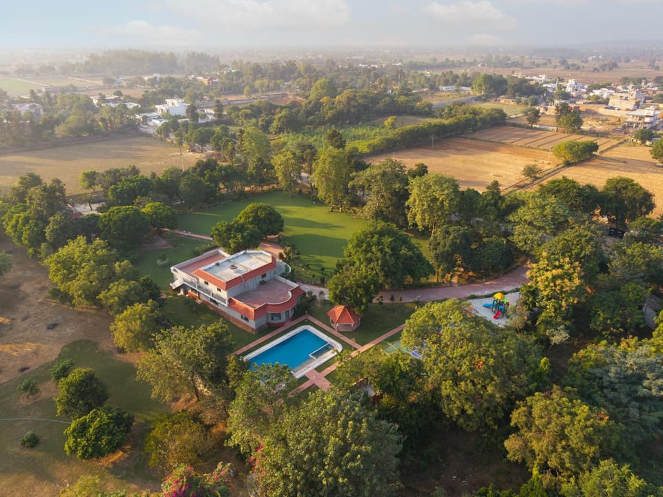 Property building, Natural landscape, Bird's eye view, Pool view, Swimming pool