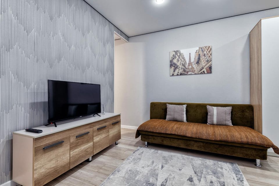 TV and multimedia, Living room, Photo of the whole room, Seating area, Bedroom