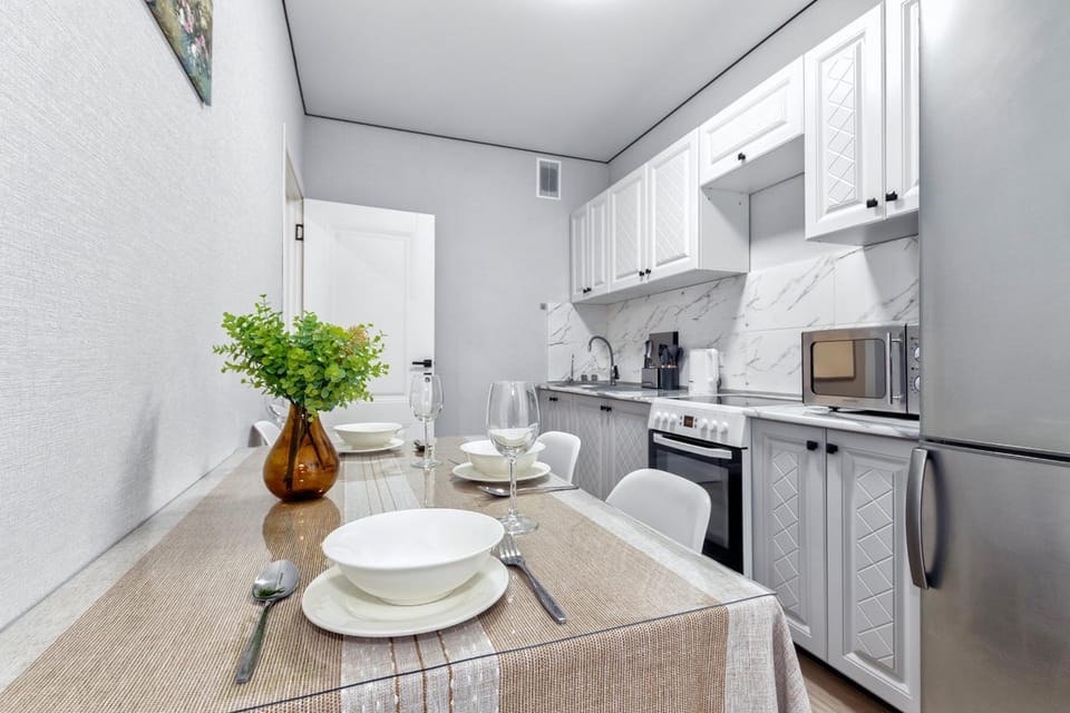 Kitchen or kitchenette, Dining area, microwave, oven, stove