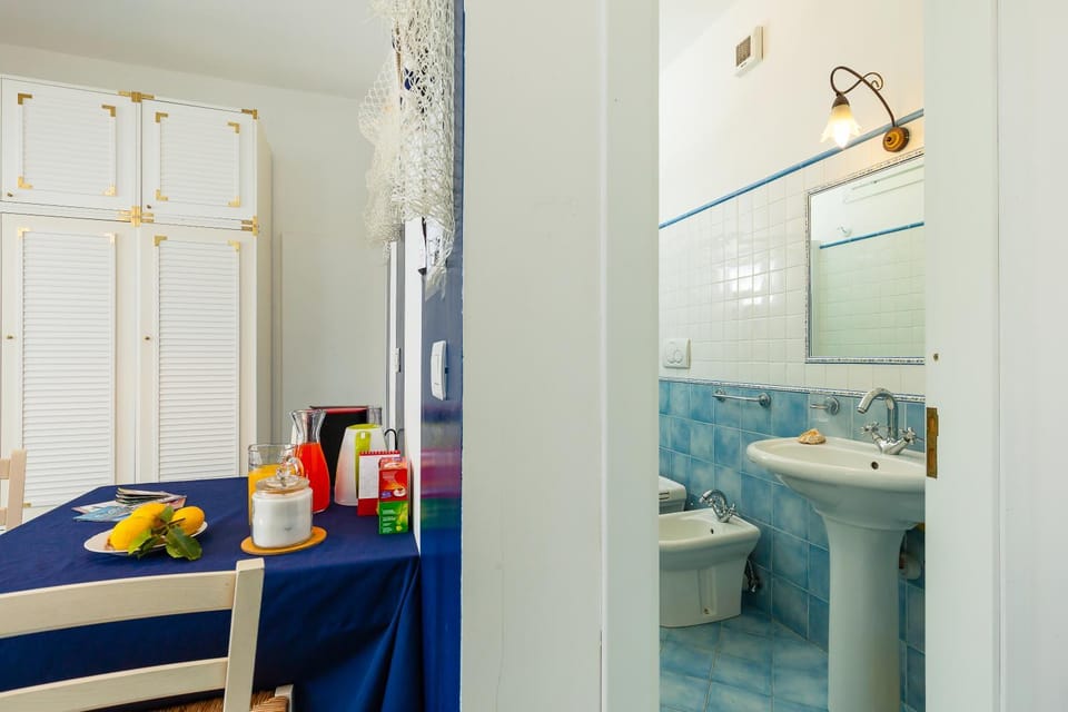 Bathroom, Photo of the whole room