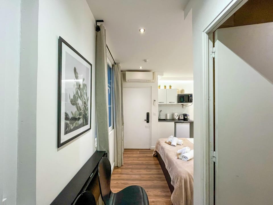 UrbanFlat 204 - Beautiful Studio in the center of Paris Apartment in Paris