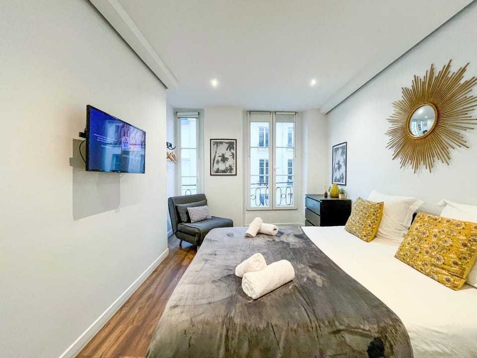 UrbanFlat 206 - Beautiful Studio in the center of Paris Apartment in Paris