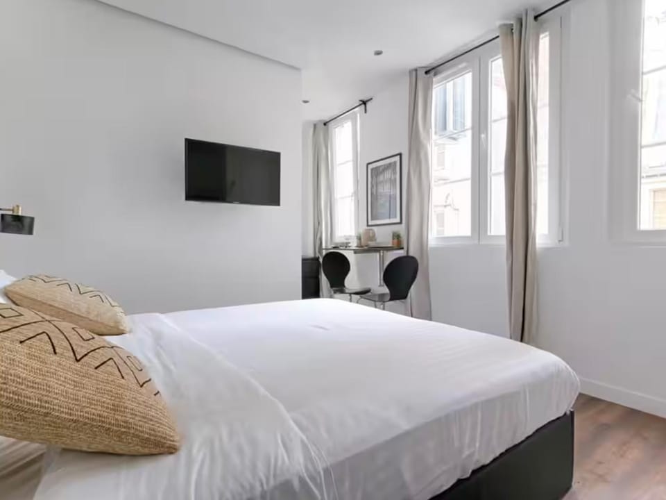 UrbanFlat 207 - Beautiful Studio in the center of Paris Apartment in Paris