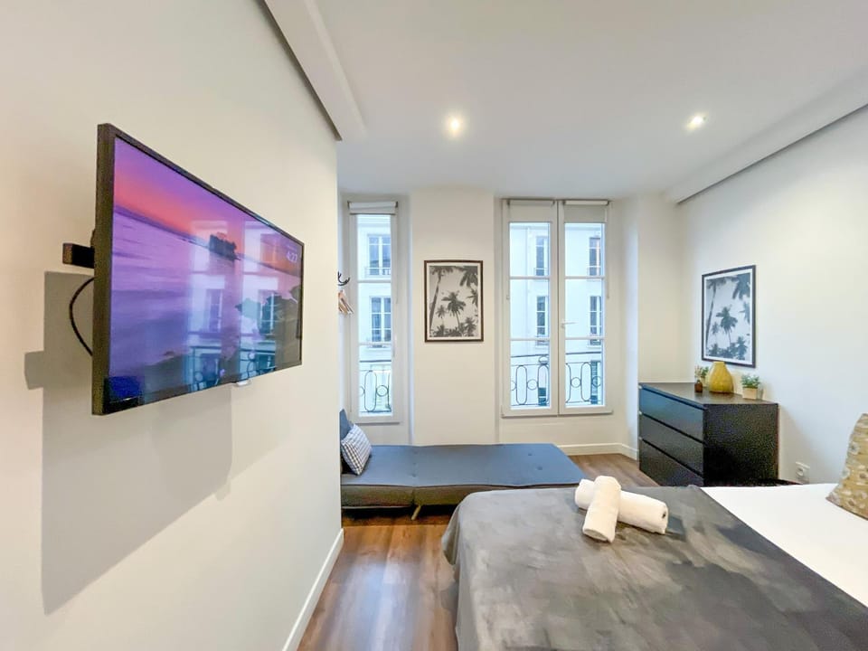 UrbanFlat 209 - Beautiful Studio in the center of Paris Apartment in Paris