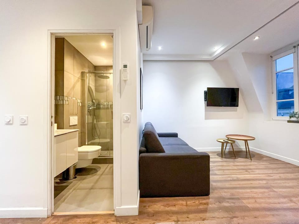 UrbanFlat 211 - Large Studio for 4 in the center of Paris Apartment in Paris