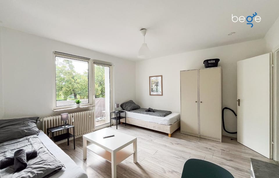 Bed, Photo of the whole room, Seating area, Bedroom