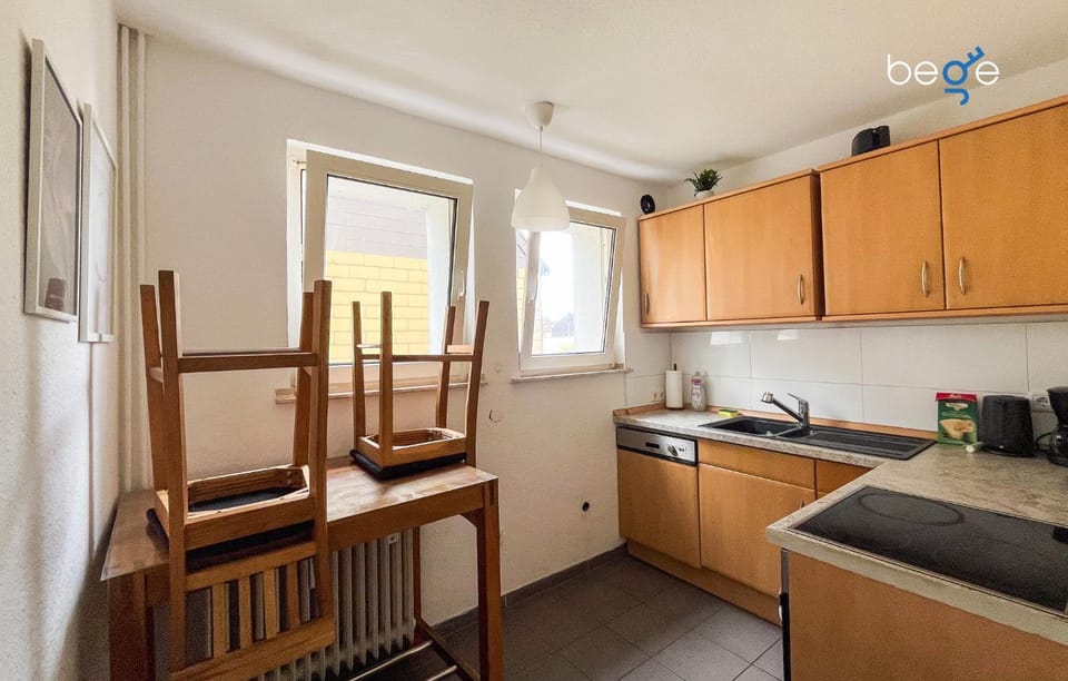 Kitchen or kitchenette, Dining area, oven, stove