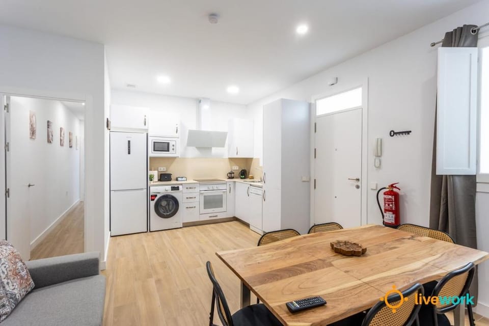 Kitchen or kitchenette, Dining area, dishwasher, oven, stove, toaster, washing machine
