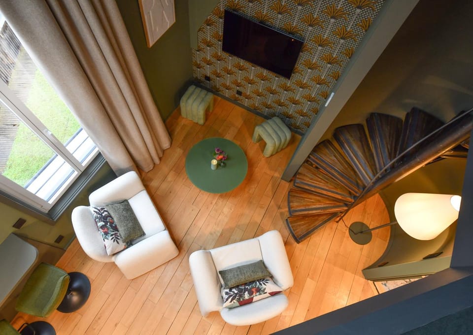 TV and multimedia, Living room, Seating area