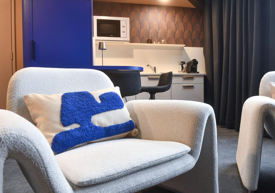 TV and multimedia, Kitchen or kitchenette, Living room, Seating area, minibar
