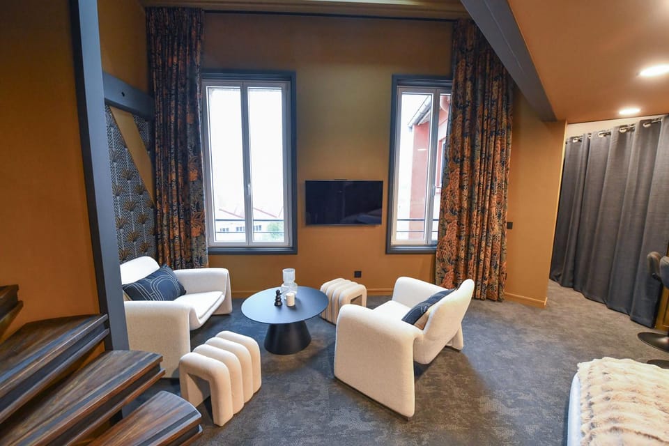 Communal lounge/ TV room, TV and multimedia, Living room, Seating area