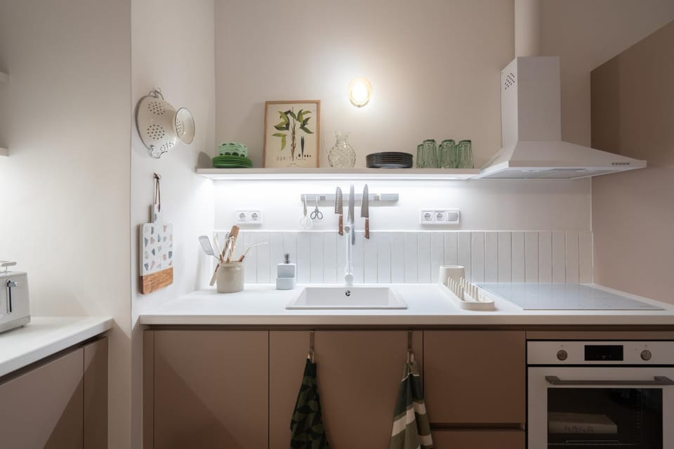 Cozy 2BR Apartment Warm, Bright & Steps to Metro Apartment in Athens