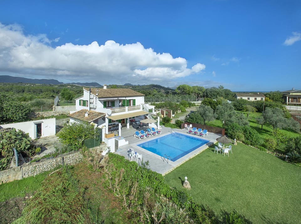 Property building, Natural landscape, Garden, View (from property/room), Mountain view, Pool view, Swimming pool, sunbed