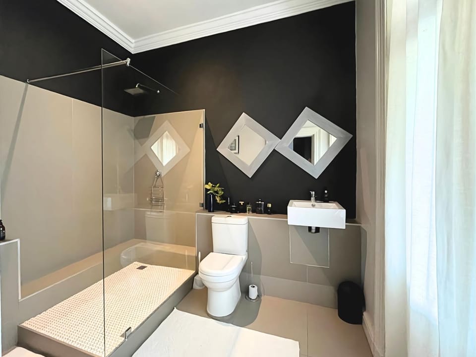 Shower, Toilet, Bathroom, towels