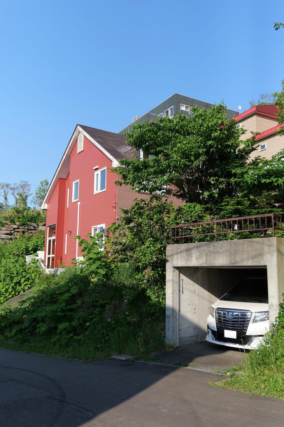 Property building, Day, Parking