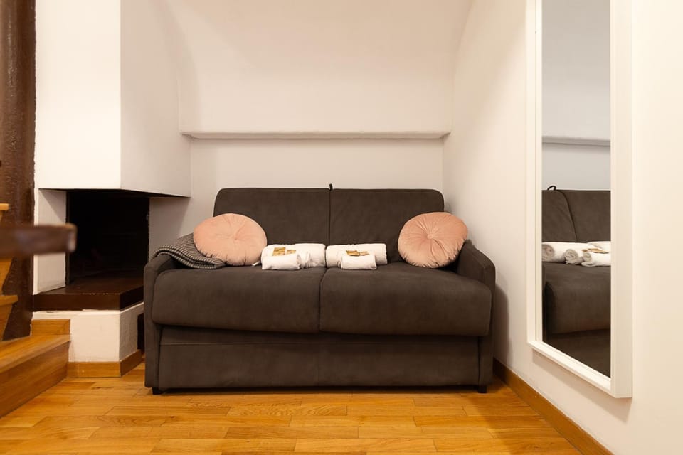 Living room, Photo of the whole room, Seating area