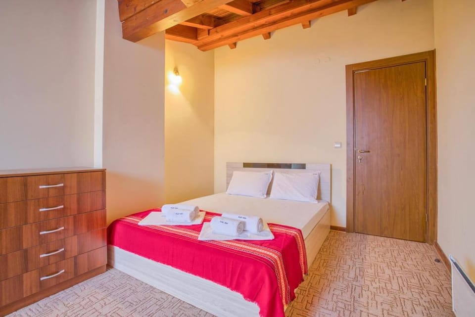 Bed, Bedroom, towels, wardrobe