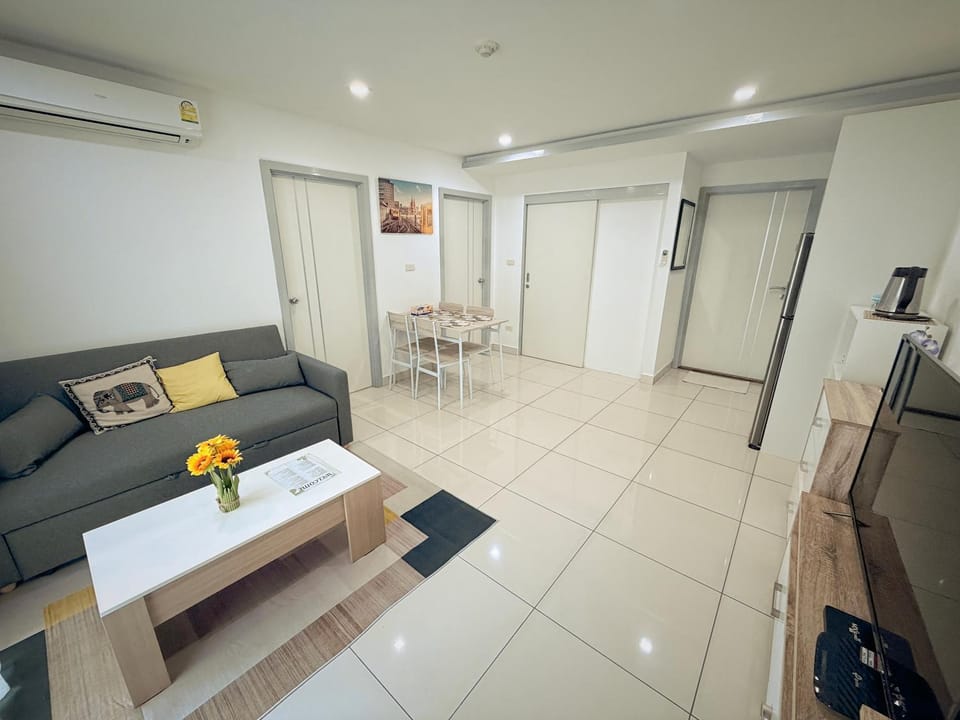 Pattaya Modern 2BR Condo Rooftop Swimming Pool Pratumnak Apartment in Pattaya City