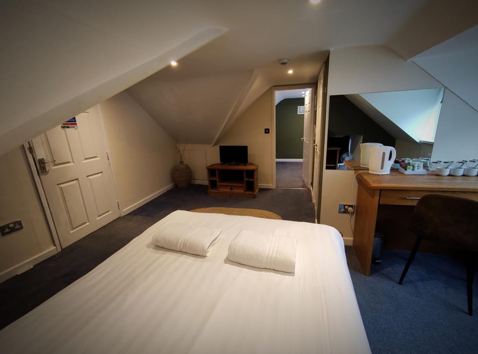 TV and multimedia, Photo of the whole room, Bedroom