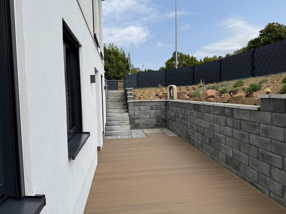 Property building, Facade/entrance, Balcony/Terrace