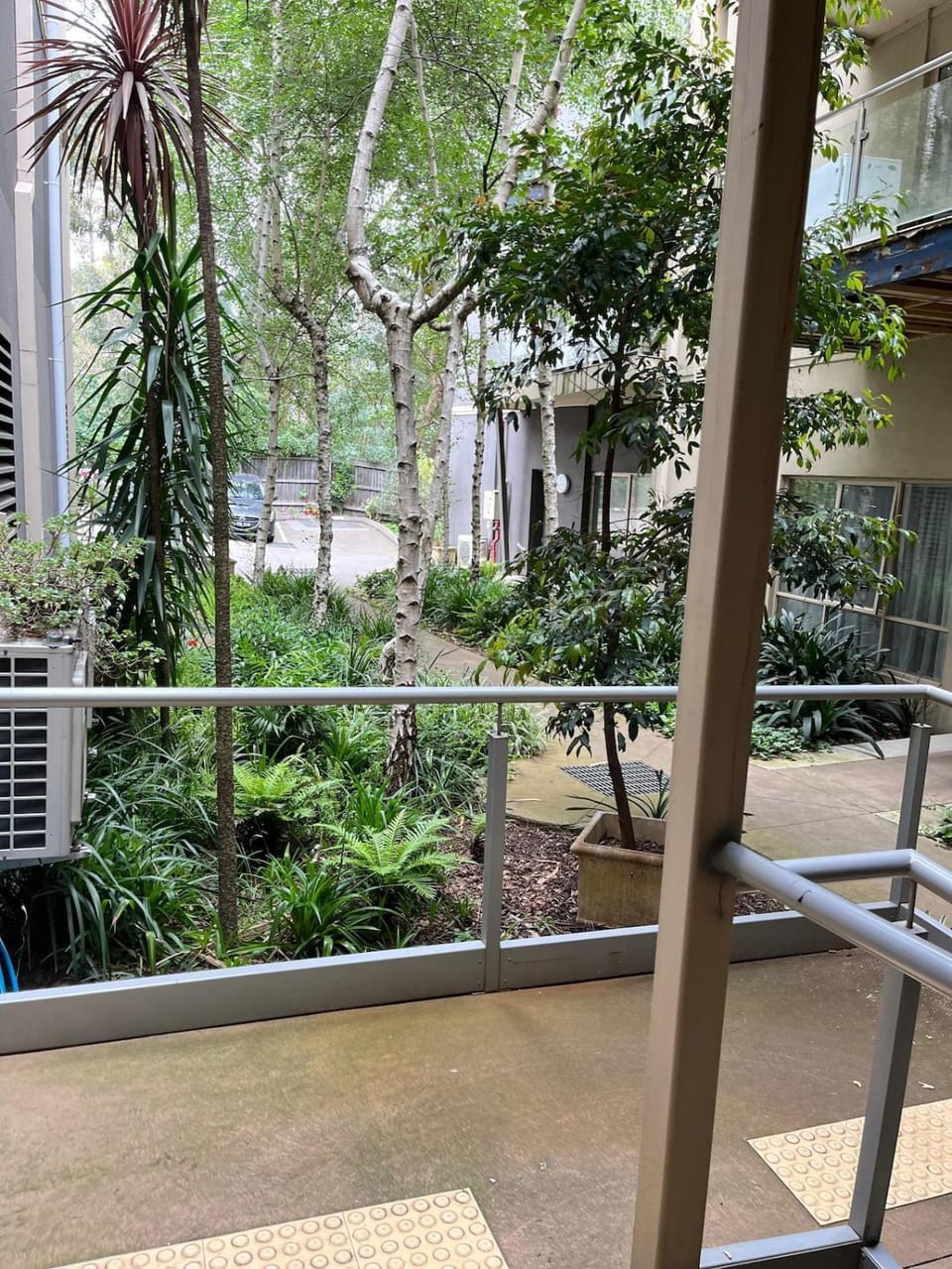 Star on Main with a Pool Apartment in Melbourne